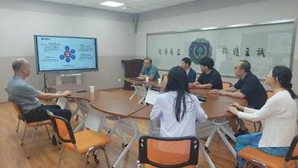 赵正雄副校长深入现代教育技术中心调研，强调技术推广服务助力学校信息化发展